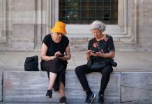 Reisebegleiter für Senioren: So finden Sie den perfekten Partner Reisebegleitung für Senioren: Ewig fit Magazin